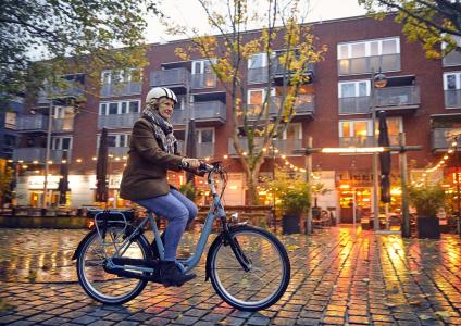 Elektrische fiets met lage instap voor ouderen
